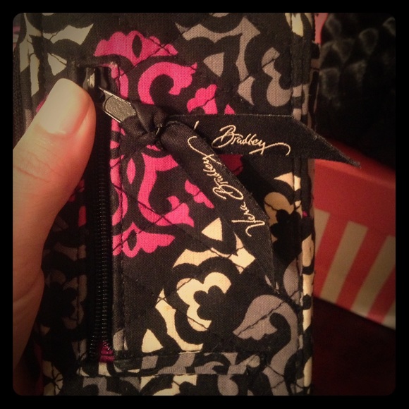 Vera Bradley wallet in Canterbury Magenta