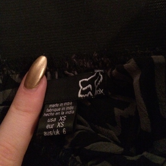 Black and grey chiffon skirt - Picture 3 of 3