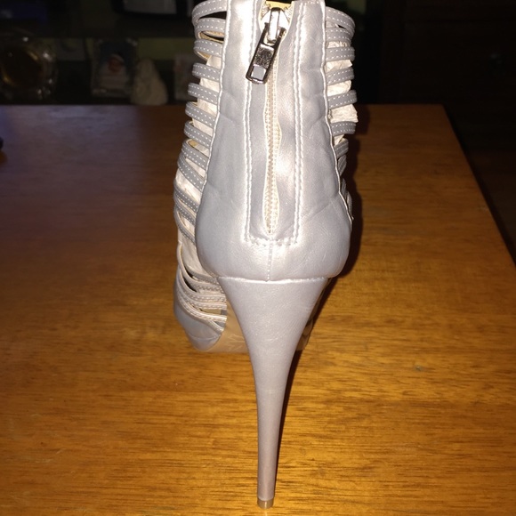 Heels - Picture 3 of 4