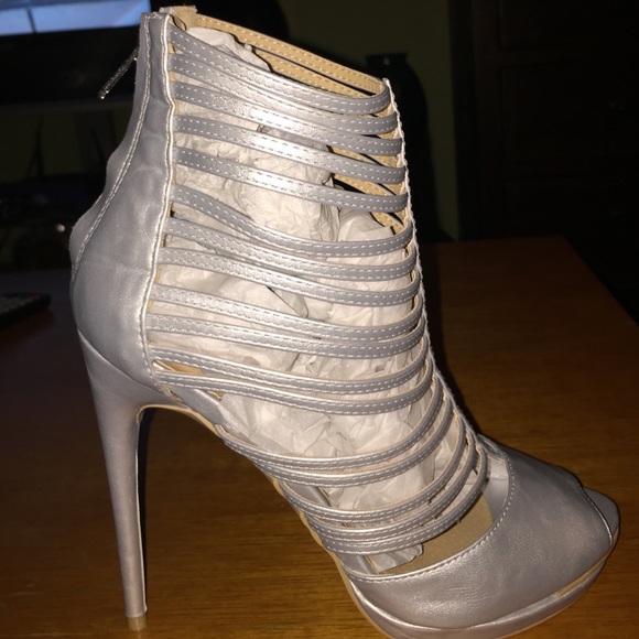 Heels - Picture 4 of 4