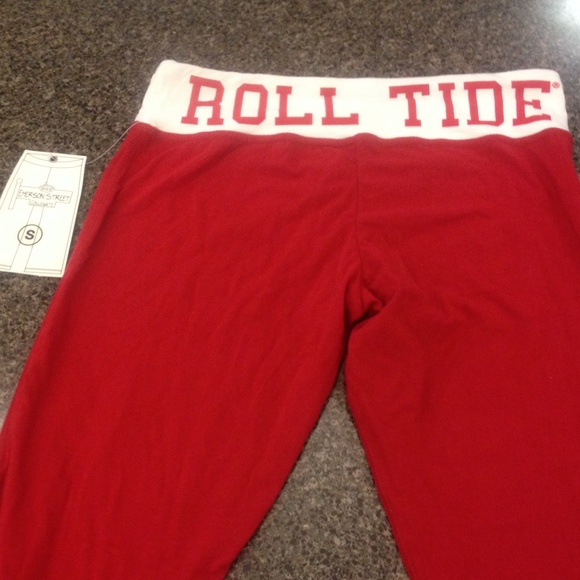 NWT NEVER BEEN WORN Alabama yoga Capri pants