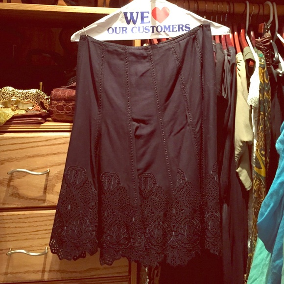 Elie Tahari Black Cotton A-Line eyelet skirt.