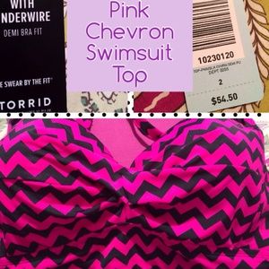 🎀Chevron Print Bikini Top NWT!!🎀