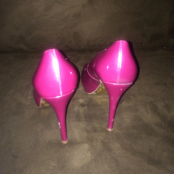 Red heels - Picture 2 of 4