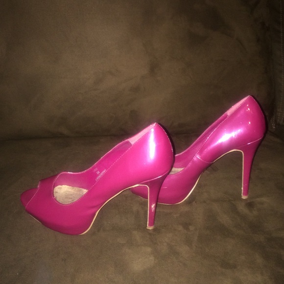 Red heels - Picture 3 of 4