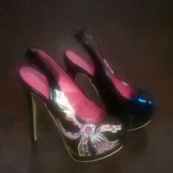 Heels - Picture 2 of 3