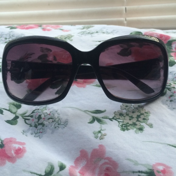 Black rimmed sunglasses