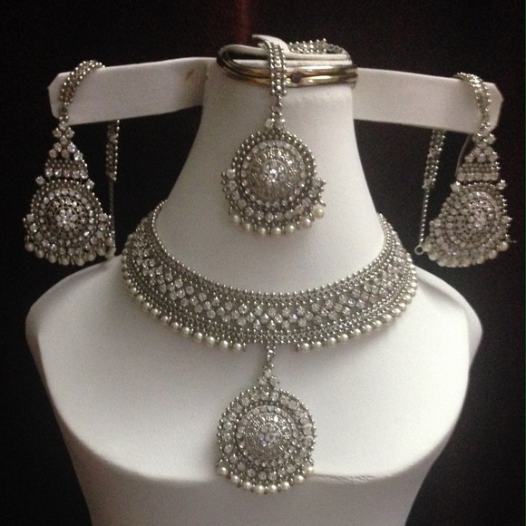 Jewelry - Indian jewelry set NWOT