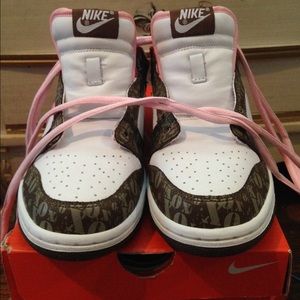 Nike Dunk Low | Kids size 5.5 | Dk Khaki/Wt/Pink
