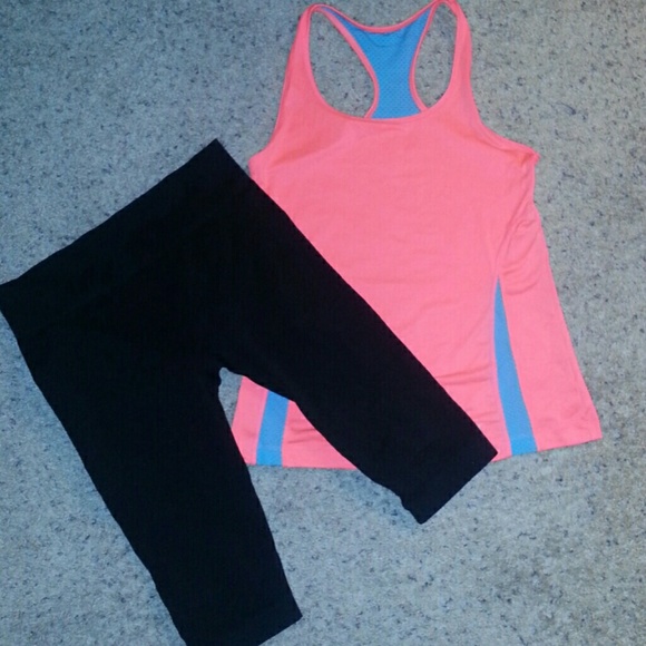 WORKOUT TOP AND BOTTOMS BUNDLED DEAL - Picture 1 of 4