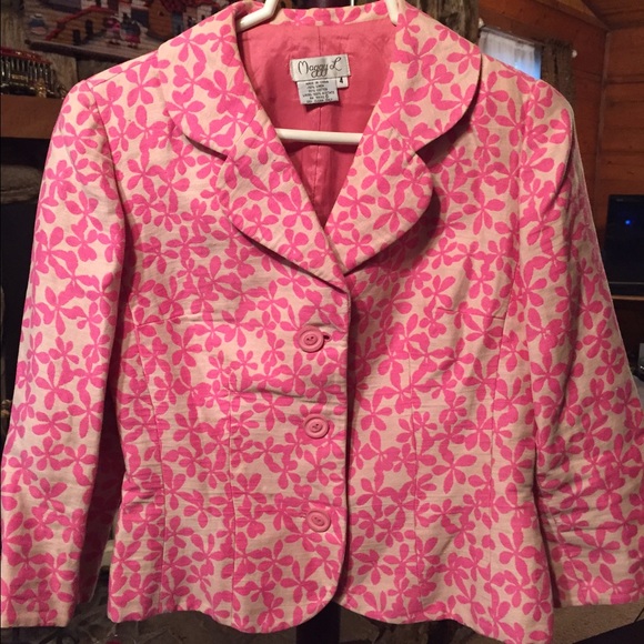 Suit colorful & fun perfect for summer business