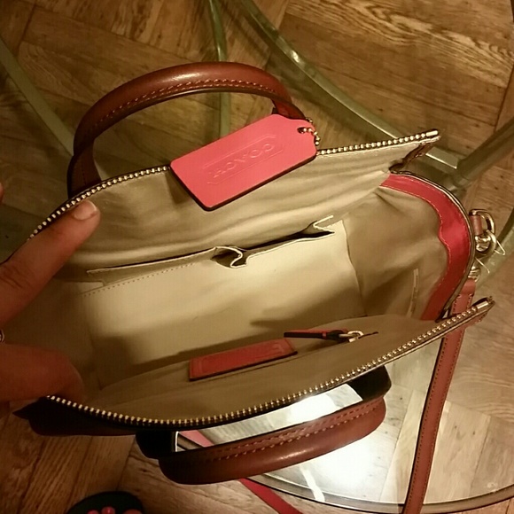 Sale🎉🎉coach structured tote/Cross body purse - Picture 4 of 6