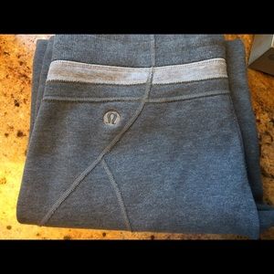 Lululemon Grey sweat pants size 8!