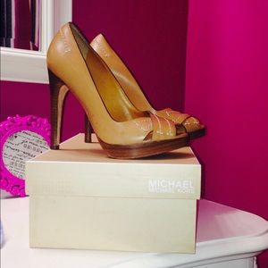 Brand new Michael Kors Nude Pumps