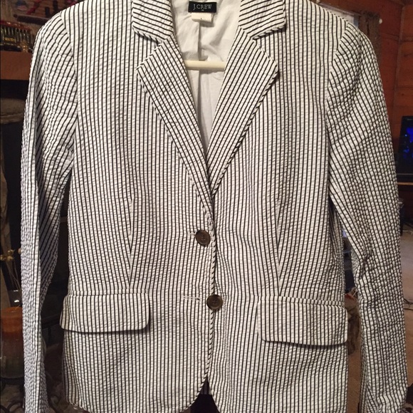 White and blues stripes suit, perfect for summer