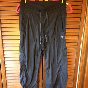 Lulu lemon Athletica UNLINED STUDIO PANTS SIZE 4!