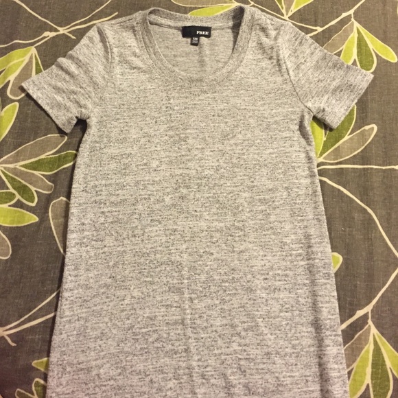 Aritzia Tops - 💜Gray scoop neck