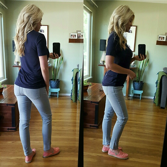 RESERVED Perfect Navy Tee w/Cute Zipper Pocket - Picture 2 of 3