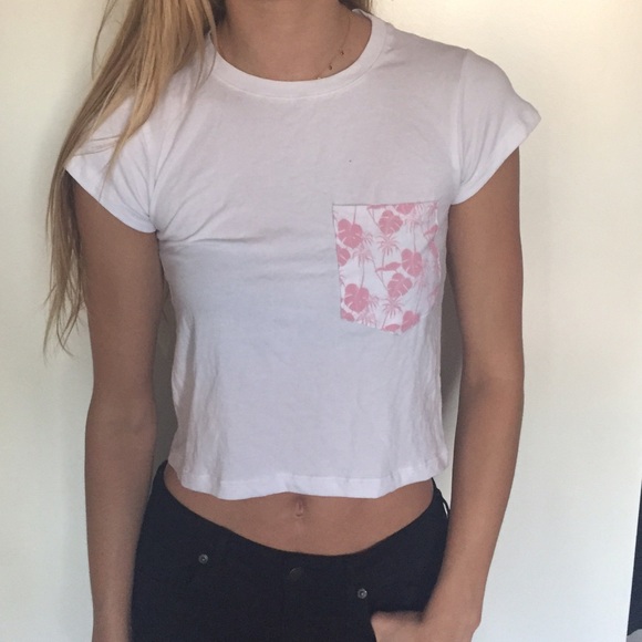 Brandy Melville patterned pocket tee - Picture 1 of 3