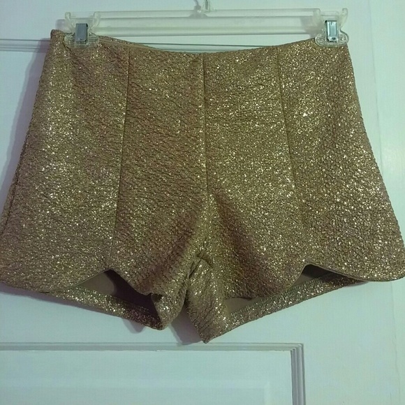 Adorable high waisted short!