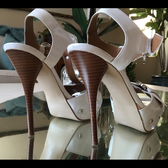 Guess - Picture 2 of 4