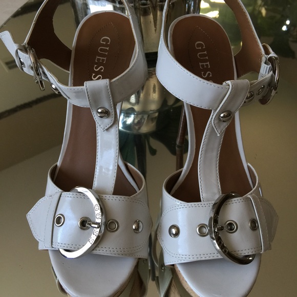 Guess - Picture 3 of 4