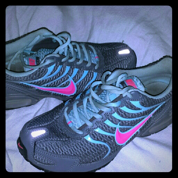 Nike (walkin Shoes???