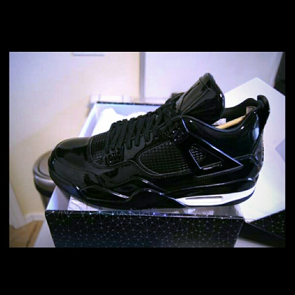 Black & White Jordans ????