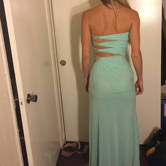 PROM DRESS - Picture 3 of 4