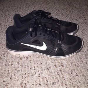 Nike Flex - Black & White Size 7.5