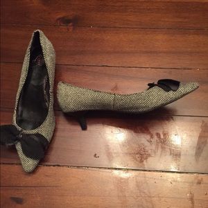 Size 6.5 kitten heels