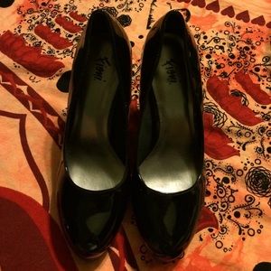 Black pump heel