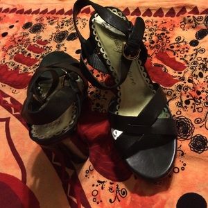 Juicy couture black heel