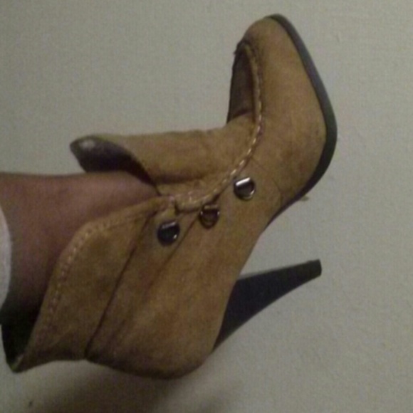 Shoes - brown booties!