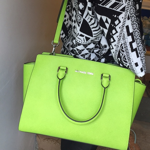 💥SOLD💥Michael Kors Large Selma - Picture 2 of 4