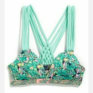 ISO!! TAG ME IF YOU HAVE A SIMILAR STYLE!