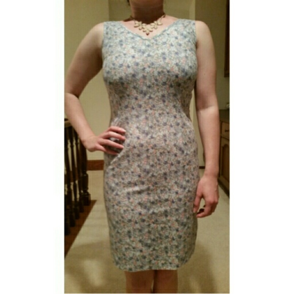 Floral GAP Dress perfect for the Summer!