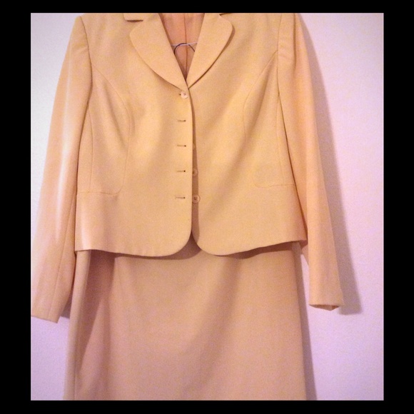 Size 18 NYP skirt suit