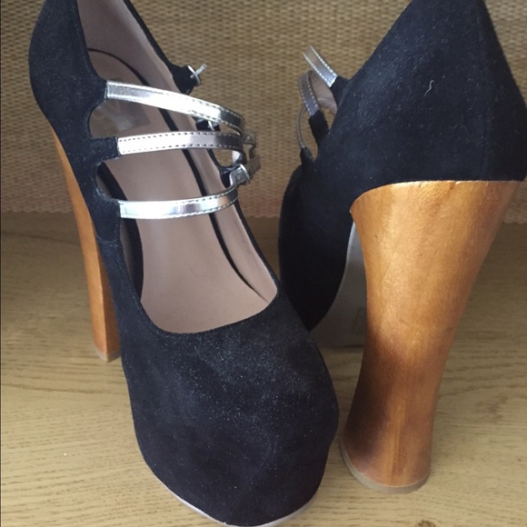 DV8 dolce vita black pump