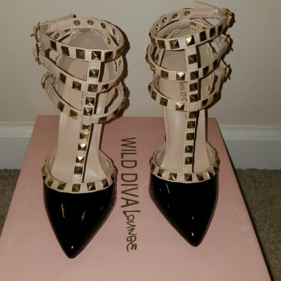 Triple-strap rockstud pump Valentino T-strap pump