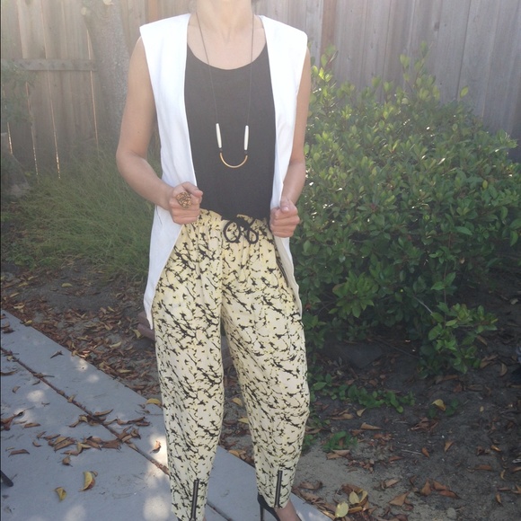 Bundle. Cute look for a night out! Zara vest - Picture 1 of 4