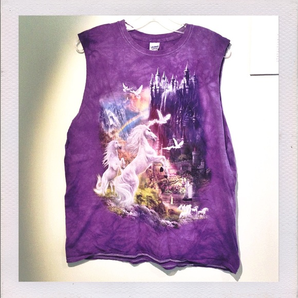 Unicorn & rainbow dreams, sleeveless tee. NWOT.