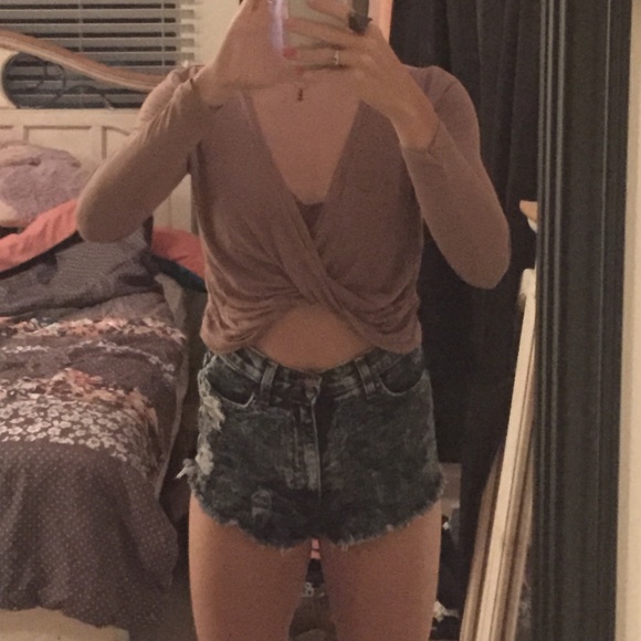 Cropped brown long sleeved shirt