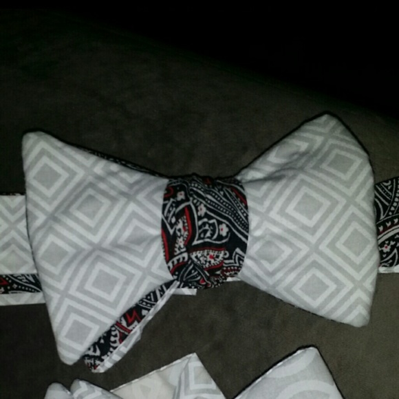 Bow tie - Picture 2 of 2