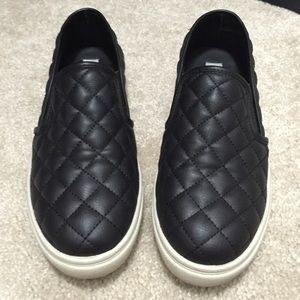 STEVE MADDEN LEATHER QUILTED SLIP ONS! Like new!!!