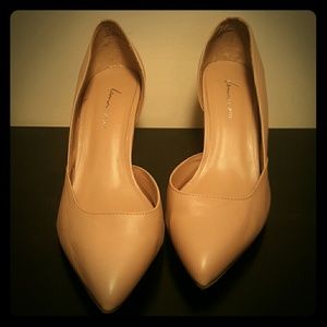 Nude Pumps