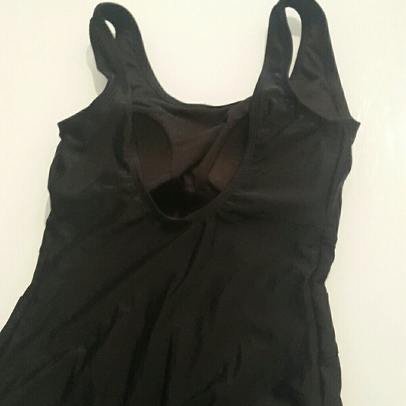 Swimsuite - Picture 2 of 3