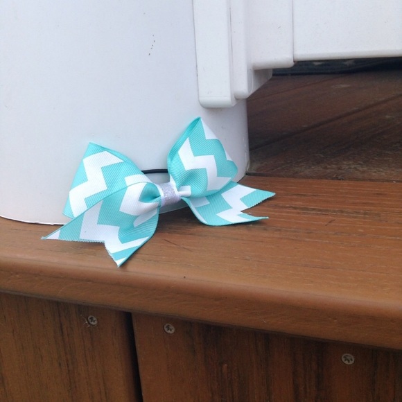 Mini Mint Chevron Cheer Bow! - Picture 3 of 3
