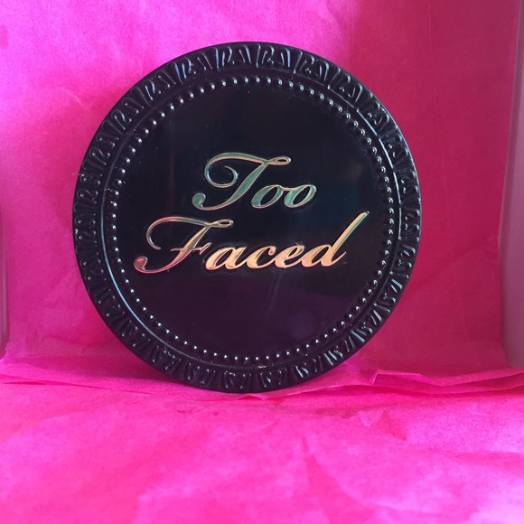Too faced foundation powder