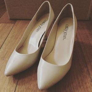 Nude Pumps